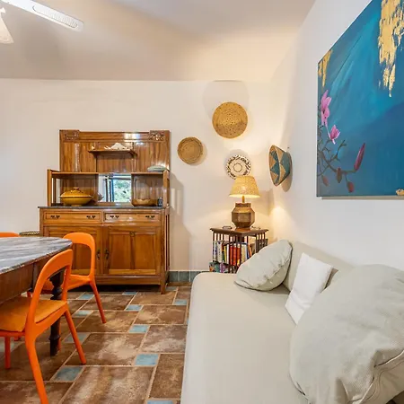 Pini, A Mediterranean Escape Apartment *